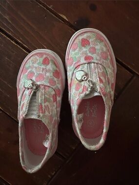 Girls' Strawberry Print Pink Zip-Front Slip-On Sneakers